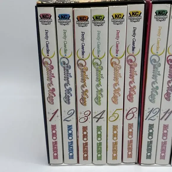 Pretty Guardian Sailor Moon Box Set 1 & 2 Complete Series W Stickers Manga 1-12 - Picture 3 of 9